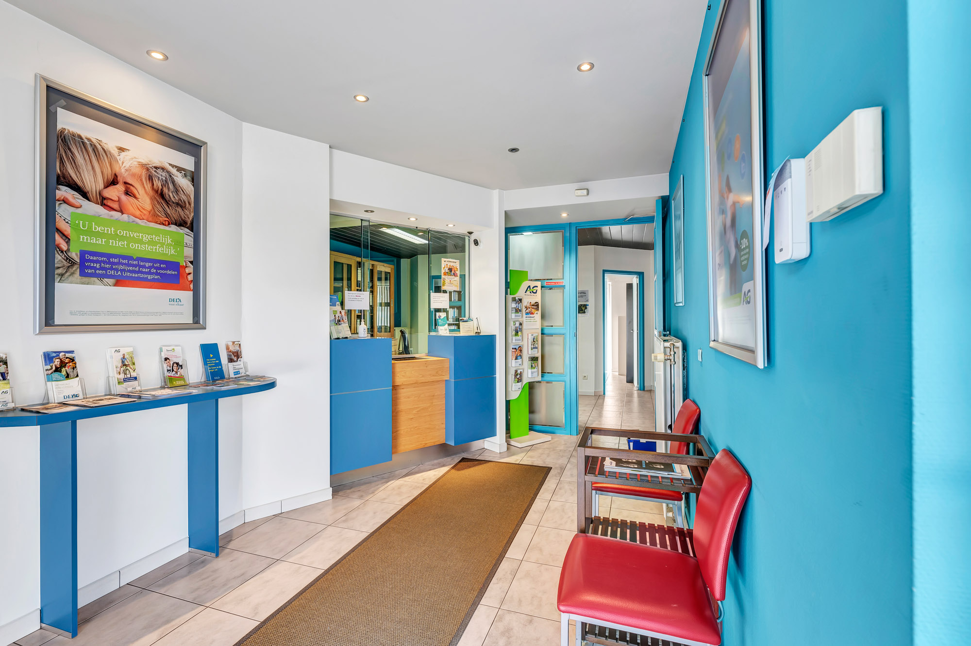 Commercieel gelijkvloers met ruim appartement - foto 4
