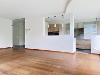 Gelijkvloersappartement met gezellige tuin en garage Dit uitzonderlijk ruime appartement van 150 m² in Brasschaat voelt meteen als thuis.De royale...