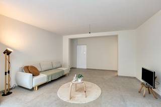 Ben je op zoek naar een energiezuinige woning zonder zorgen, waar je meteen kan intrekken?Deze volledig vernieuwde woning combineert eigentijds...