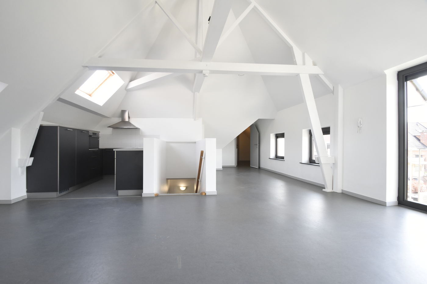 Fris gerenoveerd duplex appartement met autostaanplaats te huur in Kruibeke - foto 4