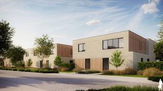 <p><strong>Energiezuinige BEN-nieuwbouwwoning met 3 slaapkamers, staanplaats en zonnige tuin</strong></p>
<p>Deze kwalitatieve <strong>BEN-nieuwbouwwoning</strong> combineert hedendaags wooncomfort met een energiezuinige afwerking en een doordachte indeling. Dankzij de <strong>open leefruimte</strong>, <strong>drie volwaardige slaapkamers</strong>, een <strong>volledig omheinde tuin</strong> en de nieuwste duurzame technieken geniet deze woning van alle comfort voor vandaag én morgen.</p>
<p><strong>Gelijkvloerse verdieping<br /></strong>- <strong>Inkomhal</strong> met apart gastentoilet<br />- <strong>Praktische berging<br /></strong>- <strong>Moderne open keuken</strong> die naadloos aansluit op de eetkamer en de lichtrijke leefruimte<br />- <strong>Ruime leefruimte</strong> met directe toegang tot het terras en de tuin</p>
<p><strong>Eerste verdieping<br /></strong>- <strong>Nachthal<br /></strong>-<strong> Drie volwaardige slaapkamers<br /></strong>-<strong> Badkamer</strong> voorzien van bad, douche, dubbele lavabo en toilet</p>
<p><strong>Tuin en buitenruimte<br /></strong>- <strong>Volledig omheinde tuin</strong> met aangelegd terras<br />- <strong>Voorziening voor een robotmaaier<br /></strong>- <strong>Eigen parkeerplaats<br /></strong>- <strong>Praktische tuinberging</strong>, ideaal voor fietsen en vuilniscontainers</p>
<p><strong>Bijzonderheden<br /></strong>-<strong> BEN-woning</strong> met een <strong>E-peil lager dan 20<br /></strong>- <strong>Energiezuinig</strong> en <strong>toekomstgericht wonen<br /></strong>- <strong>Lichtrijke leefruimte</strong> met open keuken<br />- <strong>Drie volwaardige slaapkamers<br /></strong>- <strong>Volledig omheinde tuin<br /></strong>- <strong>Eigen parkeerplaats</strong> en praktische <strong>berging<br /></strong>- <strong>Vloerverwarming</strong> in combinatie met een <strong>warmtepomp<br /></strong>- <strong>Zonnepanelen<br /></strong>- <strong>Ventilatiesysteem D</strong> met warmterecuperatie</p>
<p><strong>Ligging<br /></strong>Gelegen op een rustige locatie met een vlotte verbinding naar winkels, scholen, openbaar vervoer en belangrijke invalswegen. Bovendien bevindt de woning zich <strong>op korte afstand van de Nederlandse grens</strong> en <strong>nabij de autosnelweg</strong>, waardoor zowel Antwerpen als Breda en de omliggende gemeenten vlot bereikbaar zijn. Een ideale uitvalsbasis voor wie comfortabel en energiezuinig wil wonen in een aangename woonomgeving.</p>
<p><strong>Een instapklare BEN-nieuwbouwwoning waar duurzaamheid, comfort en een kwalitatieve afwerking perfect samenkomen. De ideale keuze voor wie zorgeloos wil genieten van een energiezuinige thuis.</strong></p>
<p></p>
