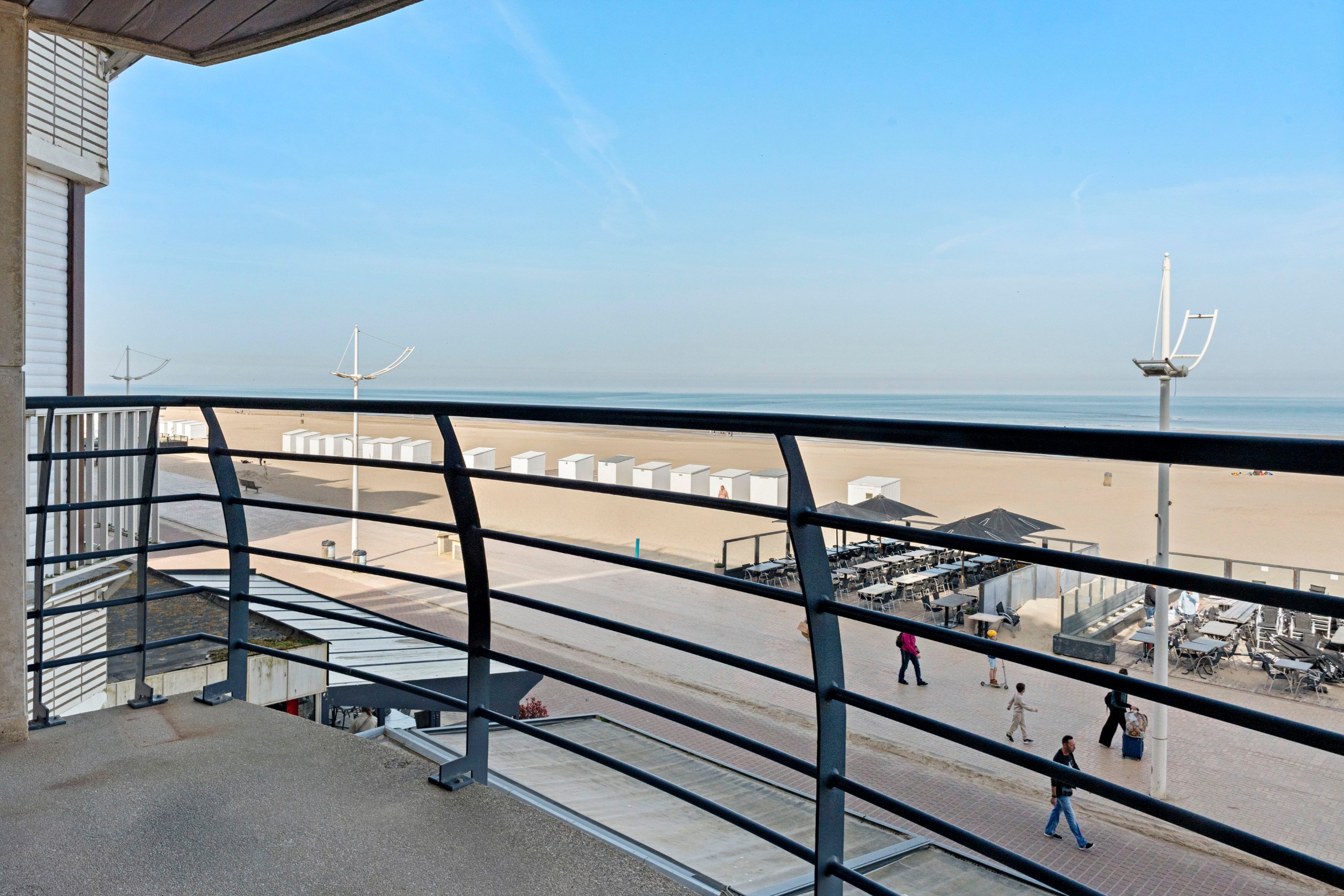 Magnificent luxury apartment with frontal sea view in Koksijde-Bad - photo 5