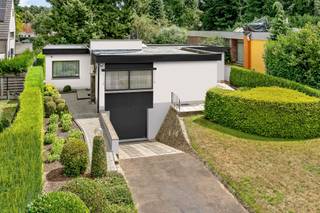 <p><span>Zeer goed onderhouden GV woning (bungalow) met 3 slaapkamers uiterst rustig gelegen op een zonnig georiënteerd perceel van 8a43ca in de nabijheid van het centrum van Koersel.</span></p><p><span> </span></p><p><span>Belangrijkste troeven:</span></p><p><span>- Centrale doch rustige ligging en zo in de nabijheid van scholen, openbaar vervoer, winkels en sportfaciliteiten.</span></p><p><span>- Kwalitatief afgewerkt en uitstekend onderhouden.</span></p><p><span>- 3 slaapkamers</span></p><p><span>- Gelijkvloers</span></p><p><span>- Prachtig onderhouden tuin met gezellig terras</span></p><p><span>- Airco</span></p><p><span>- 2 zonneluifels</span></p><p><span>- Ruime kelder en kruipkelder aanwezig</span></p><p><span> </span></p><p><span>Bekijk zeker ook de fotos en de grondplannen met de afmetingen. Zo krijgt u van thuis uit al een perfect beeld van wat deze woning te bieden heeft!</span></p><p><span> </span></p><p><span>Wenst u meer info of een vrijblijvende bezichtiging, contacteer dan ons kantoor op het nummer 011 85 15 15 en wij helpen u graag verder.</span></p>