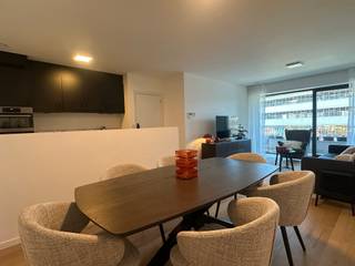 Beautiful apartment with a spacious terrace<br /><br />Apartment (81 m²) with a spacious terrace (21 m²) located on the 2nd floor of the stately new-build project Louise Marie (completed in 2021). If you’re looking for 2 bedrooms, a huge terrace, and a parking space, please read on.<br /><br />Layout:<br /><br />This high-quality new-construction apartment features a terrace of approximately 21 m², accessible separately from the living area and the bedrooms. The bright living area flows seamlessly into the modern kitchen, equipped with AEG appliances (combination oven, dishwasher, refrigerator with freezer compartment, and stovetop), featuring beautiful finishes and plenty of cabinet space. The hallway provides access to the two bright bedrooms. The modern bathroom is equipped with a vanity unit and a walk-in shower. There is also a separate toilet and a storage room for your washing machine and dryer.<br /><br />The underground parking space (No. 55 on level -2) can be rented for €100/month.<br /><br />The monthly common area fees amount to €100/month.<br /><br />Highlights:<br /><br />The apartment is highly energy-efficient (Energy Label A) and exceptionally quiet.<br /><br />The Louise Marie residential complex features a spacious, easily accessible bicycle storage area and a well-equipped fitness room, and benefits from the services of a live-in concierge.<br /><br />Surroundings:<br /><br />The street is located in the Markgrave neighborhood, known for its quiet and residential atmosphere. Close to green spaces, notably the Middelheim-Den Brandt-Nachtegalenpark, Koning Albertpark, and Brilschanspark. For your convenience, there is an Albert Heijn supermarket right on your doorstep. You are also within walking distance of the city center.<br /><br />Special features:<br /><br />Very energy-efficient – communal fitness room – underground parking space – bicycle and trash storage – a spacious east-facing terrace (morning and afternoon sun)