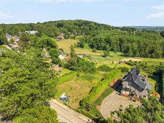 Ce terrain à bâtir de 994m² est magnifiquement situé au pied du Kluisbos, bénéficiant d’une superbe VUE. Beaucoup de potentiel. Permis disponible...