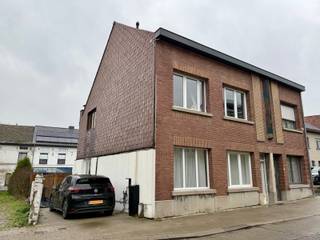 This property has undergone a complete makeover and boasts every modern convenience.The ideal family home, quietly situated near all the amenities of...