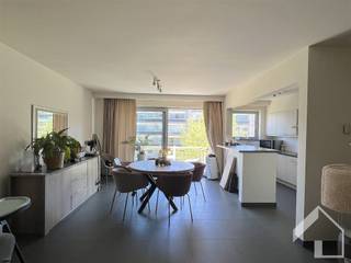 Dit verzorgd appartement is gelegen op de 4de verdieping van een goed onderhouden gebouw met lift en biedt een comfortabele en praktische...