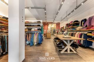 Voor meer info en foto’s, surf naar www.swevers.be – Op een toplocatie in het bruisende centrum van Sint-Truiden vind je dit instapklaar en...