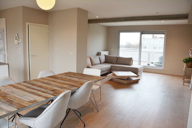 Prachtige penthouse (5e verdieping) met een oppervlakte van 127 m², gelegen in het hartje van Kortrijk. - foto 2