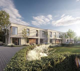 Nieuwbouw halfopen bebouwing met 3 slaapkamers en tuin te koop in Wachtebeke!<br /><br />In de Rechtstro te Wachtebeke vindt u deze moderne en energiezuinige halfopen bebouwing, onderdeel van een kleinschalig nieuwbouwproject. De woning combineert hedendaags wooncomfort met een rustige ligging en vlotte verbindingen richting Gent, Antwerpen en de Kust. Winkels, scholen en andere voorzieningen bevinden zich op korte afstand. De woning beschikt over 3 volwaardige slaapkamers, een privatieve tuin met terras en wordt gebouwd volgens de BEN-normen (bijna-energieneutraal). Dankzij de warmtepomp, vloerverwarming, ventilatiesysteem type D en hoogrendementsbeglazing geniet u van een zeer laag energieverbruik en optimaal wooncomfort. Parkeerplaatsen apart bij aan te kopen!<br /><br />Troeven:<br />- Halfopen nieuwbouwwoning<br />- 3 volwaardige slaapkamers<br />- Privatieve tuin met terras<br />- BEN-woning met zeer gunstig E-peil<br />- Warmtepomp en vloerverwarming<br />- Ventilatiesysteem type D<br /><br />De indeling voorziet een lichtrijke leefruimte met open keuken, praktische berging, badkamer, apart toilet en ruime slaapkamers. Als koper heeft u, bij vroege instap, nog inspraak in materialen en afwerking volgens het lastenboek. Een ideale woning voor gezinnen of wie op zoek is naar comfortabel, energiezuinig en toekomstgericht wonen in Wachtebeke.<br /><br />Meer info? Contacteer ImmoMaMo<br />Bel 0492 97 47 00 of mail naar nathalie@immomamo.be