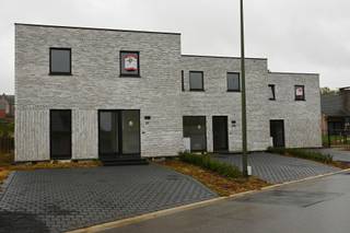 ** Opendeur 15 maart 2026 van 10u tot 14u **Deze halfopen nieuwbouwwoning combineert hedendaags wooncomfort met een vooruitstrevende...