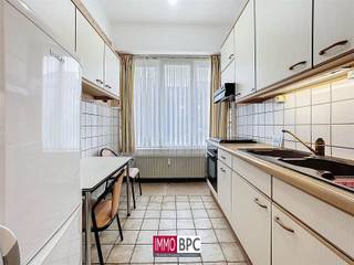 Découvrez ce charmant appartement situé au cur de Ganshoren, parfait pour ceux qui recherchent un lieu de vie confortable et pratique. Le bien...