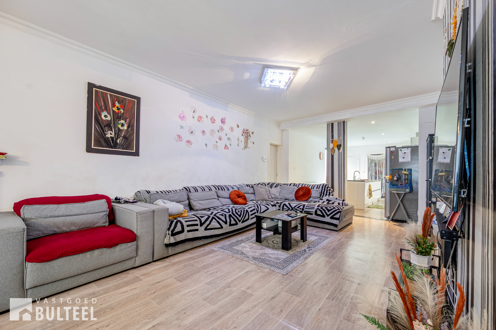 Ruime gezinswoning met 4 slaapkamers en garage. - foto 3