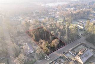 Exclusief gelegen bouwgrond in Retie.Gelegen in een zeer rustige en residentiële omgeving, vinden we dit uniek perceel van maar liefst 2.415...