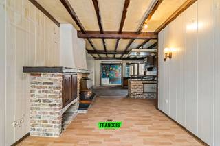 De woning dient grondig gerenoveerd te worden maar biedt tal van troeven. Ze is gelegen in een residentiële buurt te Oostende. U heeft een...