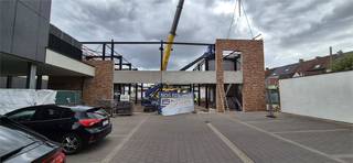 Multifunctioneel commercieel gebouw, met 17 beschikbare PARKEERPLAATSEN, gelegen op een TOPLOCATIE langs de N43 Gent-Kortrijk op slechts 5 minuten...