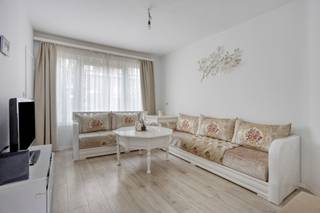 Ontdek deze verrassend ruime en smaakvol vernieuwde woning met een doordachte indeling en tal van mogelijkheden. De woning werd...