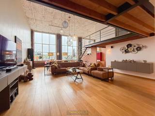 Lichtrijke loft met ROYAAL LEEFVOLUME, 2 STAANPLAATSEN EN TERRAS op toplocatie in Oudenaarde. LUXUEUS AFGEWERKTE woonst van maar liefst 208M²...