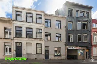 Gelegen in de levendige Dambruggestraat, vlak bij Park Spoor Noord, biedt deze ruime rijwoning de ideale mix van authentieke charme en...