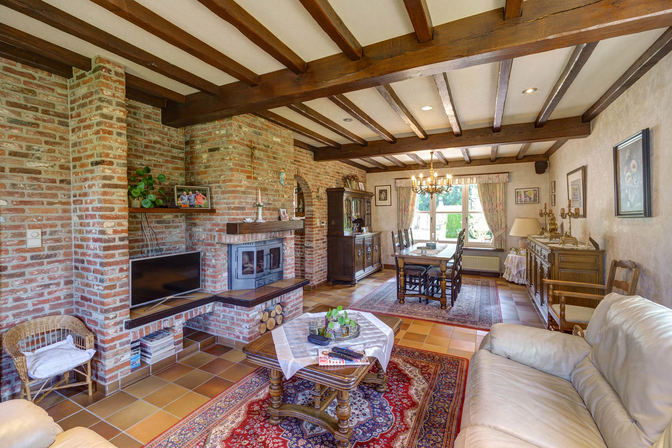 Uitzonderlijke woning met 6 slaapkamers op perceel van 37 are. - foto 5