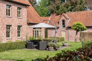 - HouseThe main building has been maintained with the utmost care and exudes character and warmth. With a generous living area of 452 m², there is no shortage of space. The layout is functional and well thought out, with a lovely kitchen, multiple living areas, bedrooms and facilities that respond to contemporary living comfort.- Banquet room/multipurpose roomOne of the assets of this property is a charming hall, which is currently used as a party room. Ideal for a family gathering, hobby activities or even as a studio or practice space. Thanks to the separate access, the privacy of the house is fully preserved.- Outbuildings: garage, shed and moreThe farm has a spacious garage with space for several cars and extra storage space. In addition, there is a large shed with many options — from storage to housing animals or agricultural equipment. - Outdoor space and meadowsThere is a beautiful domain around the house with landscaped areas, terraces and, above all, lots of open space. The meadows are ideal for keeping animals. Advantages: - Large plot of 24,698m²- Lots of potential- Perfectly maintained &amp; in excellent condition (including the outbuildings)! - Unique combination of living and greenery! Do not hesitate to contact us for more information or a viewing on site -Carl Boedts - 0473 95 18 21 or Sarah Hanson - 0493 25 46 80.