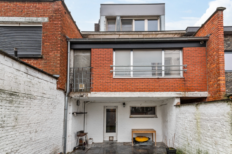 Centraal gelegen rijwoning met 2 SLK, garage en stadstuin - foto 2