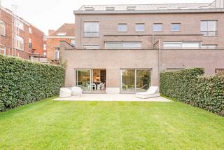 Dit prachtig appartement bevindt zich op een heerlijke en unieke centrumlocatie te Leuven.De onmiddellijke nabijheid van tal van winkels en...