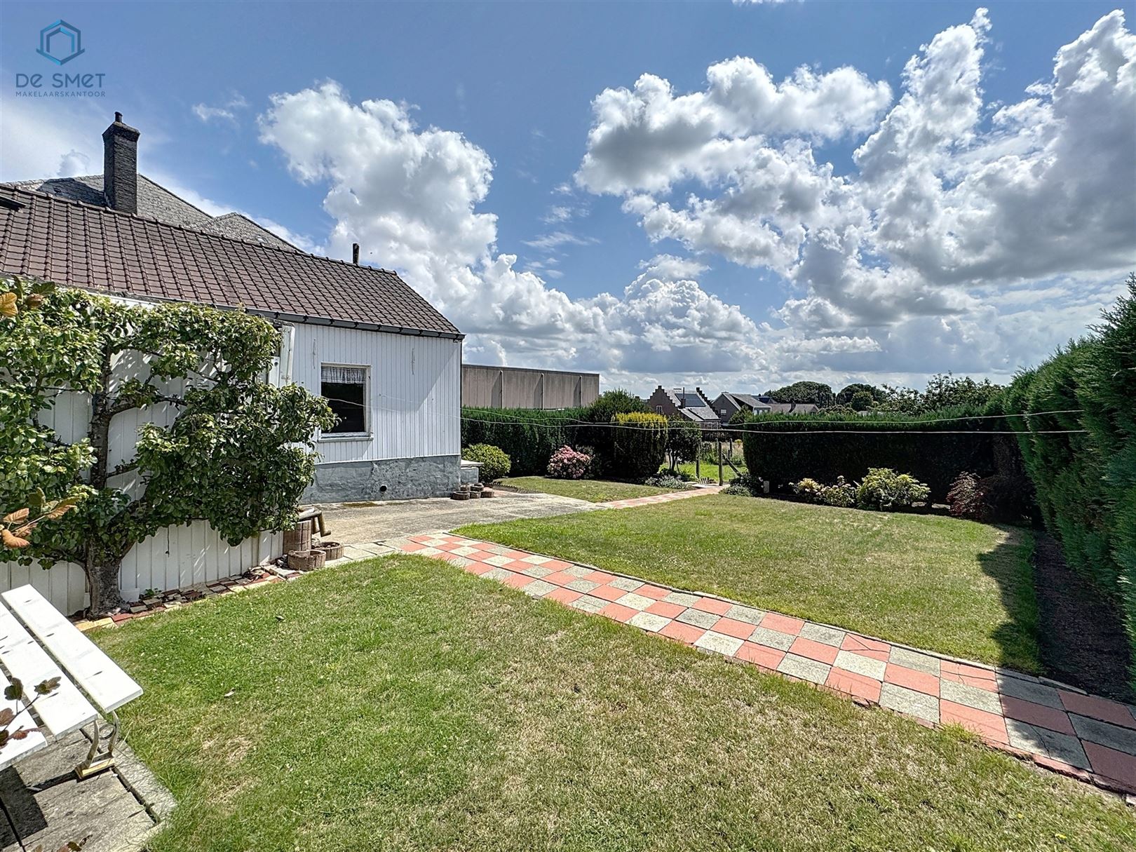 Te renoveren woning met 4 slpks, garage & prachtige tuin vlak aan station Lierde - foto 2