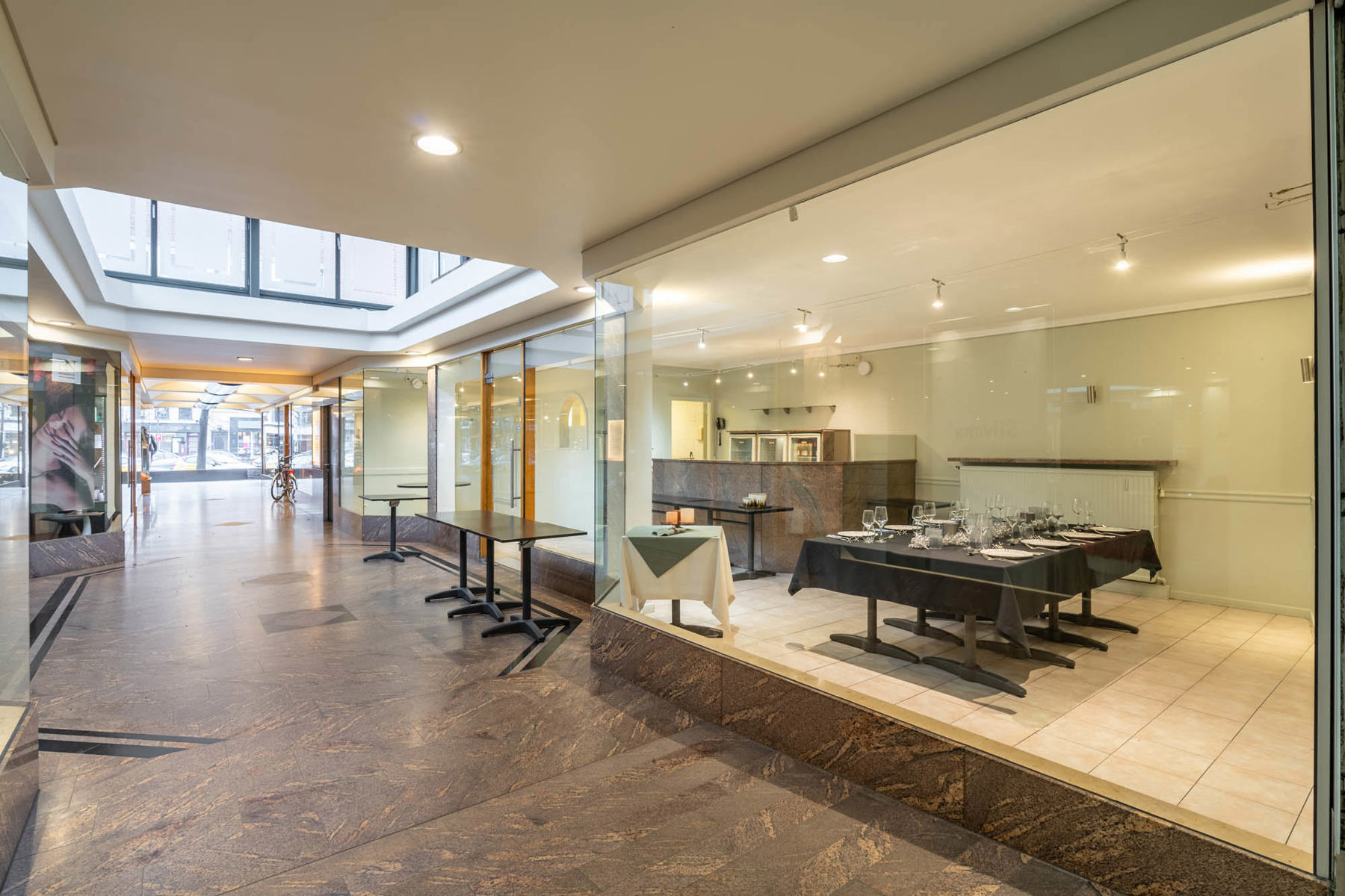 Handelsruimte in dé gezelligste galerij van Genk - foto 2