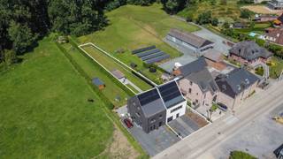 <p>Are you looking for a recent, move-in ready home where space, comfort, energy efficiency and a peaceful location come together perfectly? Then this beautiful semi-detached property in Roosdaal is definitely worth a visit.</p><p>The property enjoys an excellent location in a green and quiet environment, while offering easy access towards Brussels, Ninove and Aalst. Thanks to the nearby main roads, public transport, schools, shops and leisure facilities, you can enjoy a peaceful lifestyle without compromising on accessibility.</p><p>Situated on a generous 896 m² plot, this property offers a spacious garden with beautiful views of the surrounding greenery. The large terrace, accessible through the sliding doors in the living area, is the perfect place to relax after a busy day.</p><p>Built in 2021, this high-quality home is equipped with the latest energy-efficient technologies. Thanks to the heat pump and 21 solar panels, the property achieves an exceptional energy performance with an E-level of 9 and an impressive energy consumption of only 14 kWh/(m²/year).</p><p>Upon entering the property, you are welcomed by a stylish entrance hall with guest toilet and washbasin. The fully equipped open-plan kitchen features all modern conveniences: dishwasher, combination oven, microwave, built-in coffee machine, refrigerator, freezer, ceramic hob, extractor hood and double sink. The kitchen flows seamlessly into the bright living area, where large windows provide plenty of natural light and beautiful views of the garden and surrounding greenery.</p><p>The first floor comprises three spacious bedrooms. You will also find an elegant bathroom with bathtub, walk-in shower and double washbasin with vanity unit, as well as a separate toilet and practical laundry area. Between two bedrooms there is an additional shower room with walk-in shower, washbasin and vanity unit, providing extra comfort for the whole family.</p><p>The entire second floor is designed as a luxurious master suite. Here you will find a spacious master bedroom with its own ensuite bathroom, equipped with bathtub, walk-in shower and washbasin with vanity unit. A true private retreat where comfort and relaxation are key. This room can also be divided into two separate bedrooms. The technical room is also located on this floor.</p><p>Parking is not an issue thanks to the spacious driveway and the integrated garage, offering ample parking space for several vehicles.</p><p>In short, this modern and highly energy-efficient home combines high-quality finishes, a well-thought-out layout, generous living spaces and a unique green setting. An ideal family home for those looking to enjoy contemporary living comfort in a peaceful yet well-connected location.</p><p>Available no later than 2 weeks after the deed.<br />Urban planning information: requested.<br />Bezoekmoment 25/07, afspraak maken: https://app.mason.immo/booking/73lNMz <br />More information and documents available at www.malines-group.be</p>