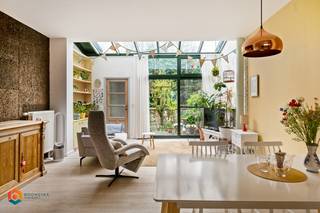 Vlakbij het Vrijbroekpark en de Vaart bevindt zich deze instapklare woning met 2 slpkrs en zonnige stadstuin. Het bruisende centrum van Mechelen...