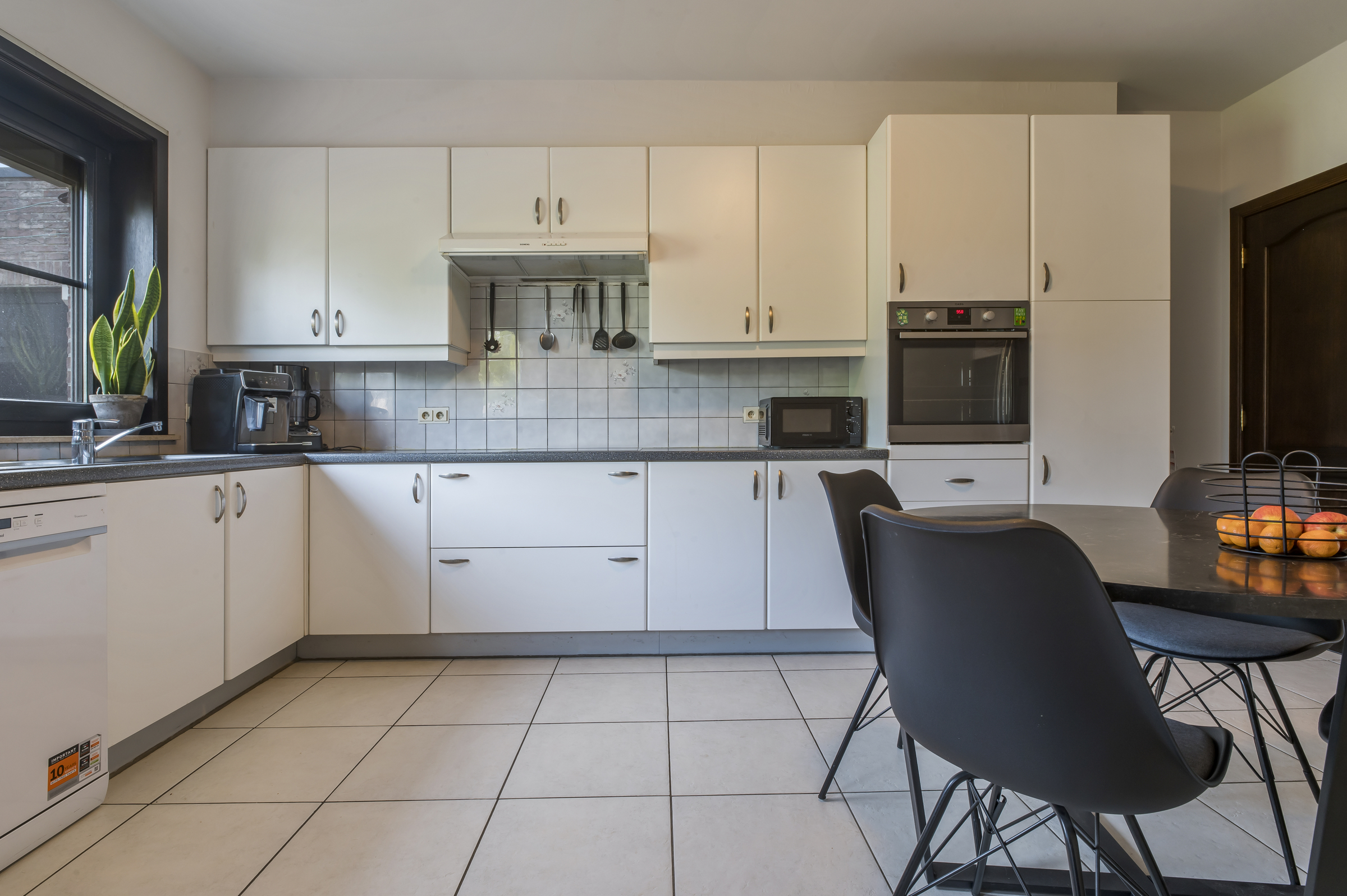 Gerenoveerde (meer)gezinswoning met 5 kamers, tuin en garage - foto 4