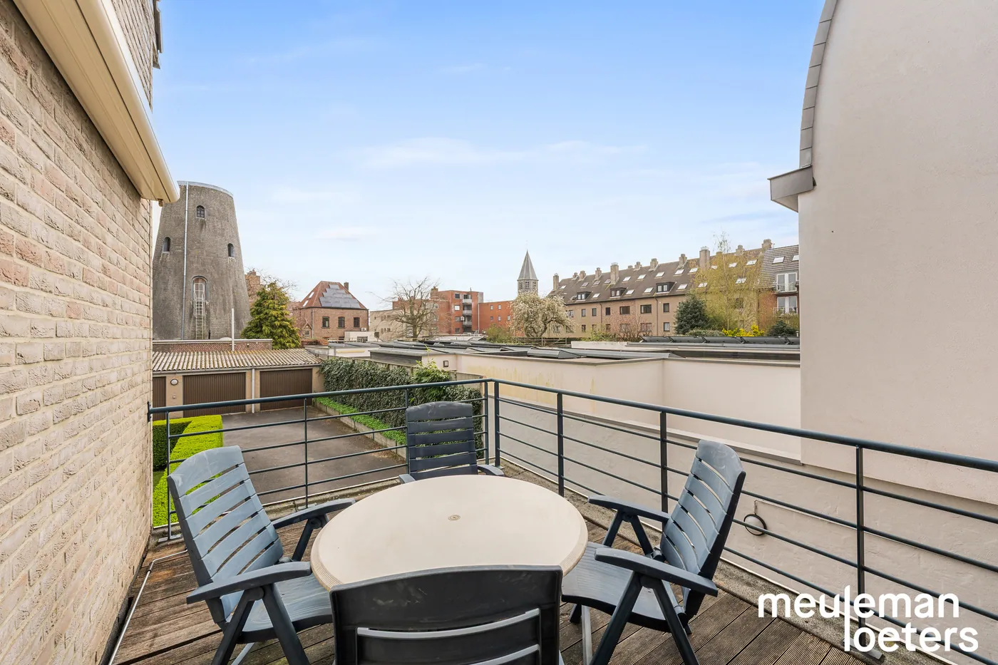Bright duplex apartment with spacious integrated garage and large terrace - photo 3