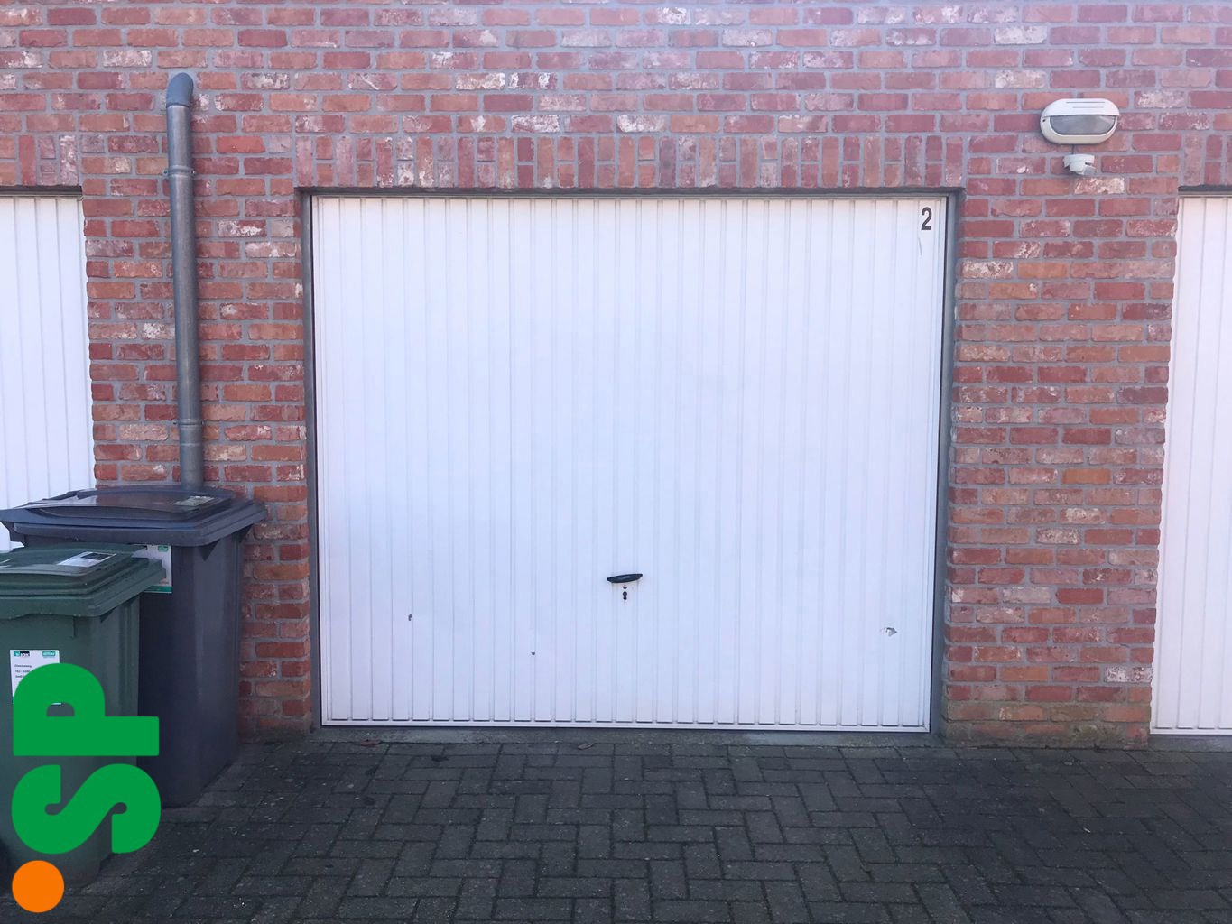 Nabij het centrum van Geel gelegen afgesloten garagebox met kantelpoort. - foto 3