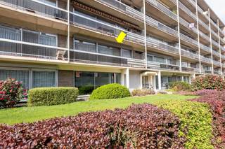 Ligging: Verzorgd, op te frissen appartement op de 1° verdieping van een goed onderhouden gebouw met lift gelegen te Deurne-zuid in de directe...