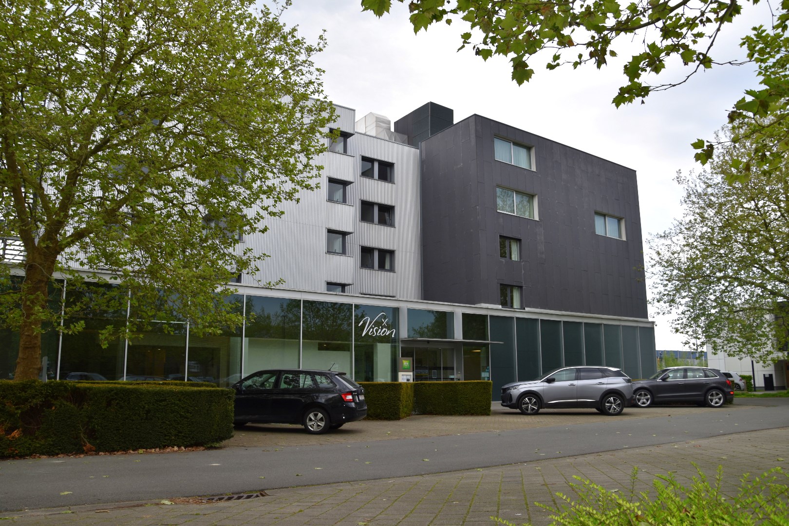 Hotelkamer met aparte badkamer in 'Ibis Style" Kortrijk te koop - foto 1