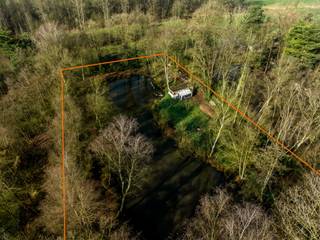 Een zeldzame kans! Dit schitterend perceel, gelegen op de grens van Ham en Meerhout, biedt een oase van rust in een groene omgeving. Het hoogtepunt...