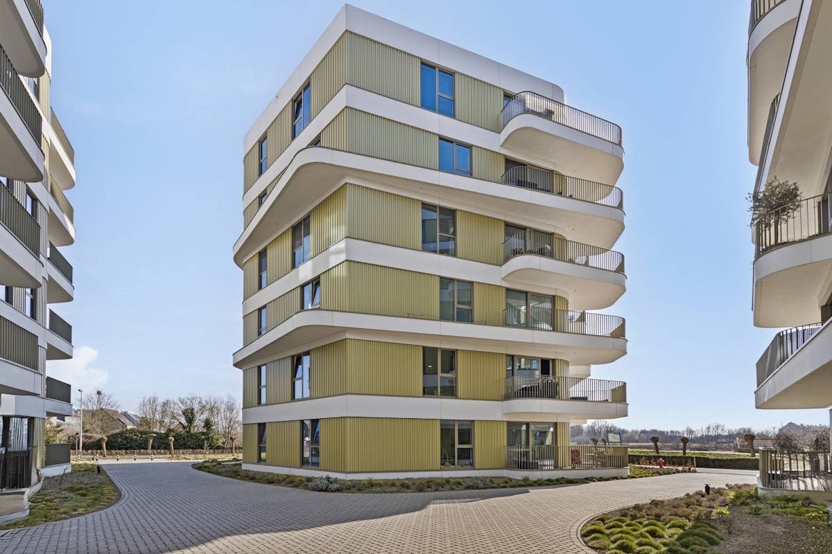 2 bedroom apartment with water view for rent - photo 1