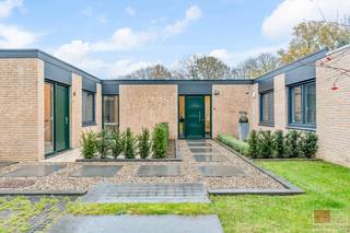 Leuk, grondig gerenoveerde bungalow (2023–2025), rustig gelegen aan het park van Sint-Pietersheim. De woning beschikt over maar liefst drie...