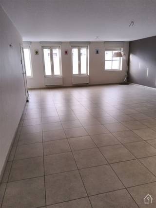 MODERNE GELIJKVLOERS APPARTEMENT IN KONINGSHOIKT MET UITSTEKENDE INDELINGDit prachtige 2-slaapkamer appartement van 146m² is gelegen in Koningshooikt...