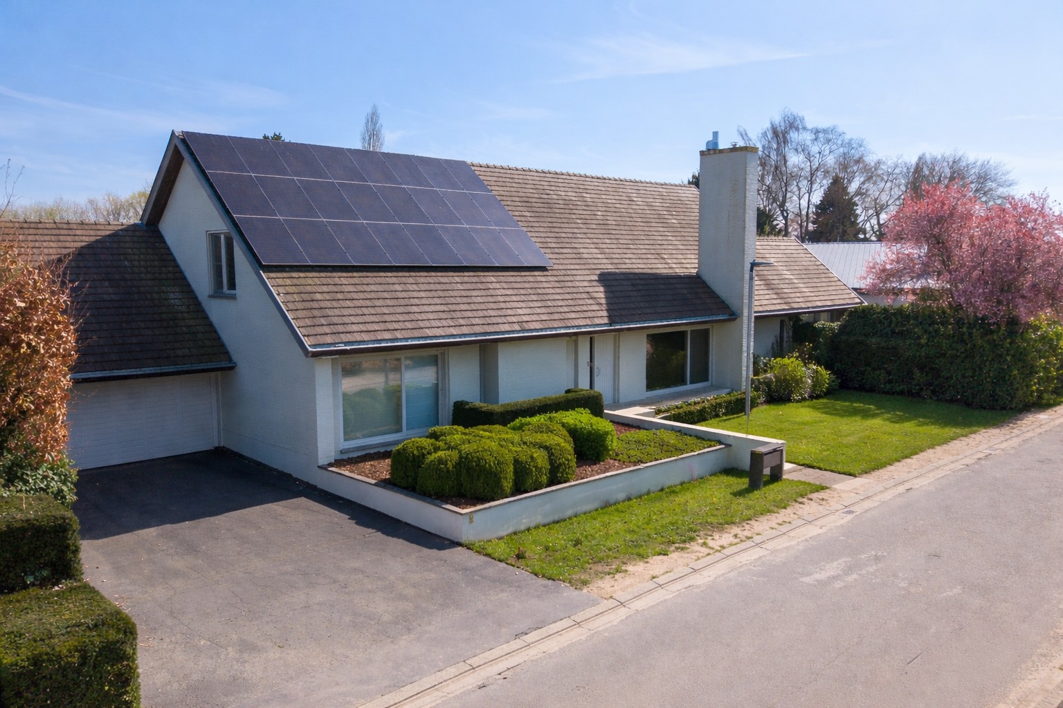 RUIME TIJDLOZE VILLA MET ZWEMBAD - foto 2