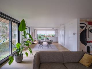 Sint-Martens-Latem – Bijzonder ruime en energiezuinige villa met woon-/werkmogelijkheid vlakbij het dorpscentrum. Voor meer...