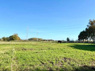 RUSTIG en MOOI GELEGEN kwalitatieve NIEUWBOUWVILLA op 608m2, OPEN ZICHT VOOR- en ACHTERAAN. Rustige locatie doch genietend van een...