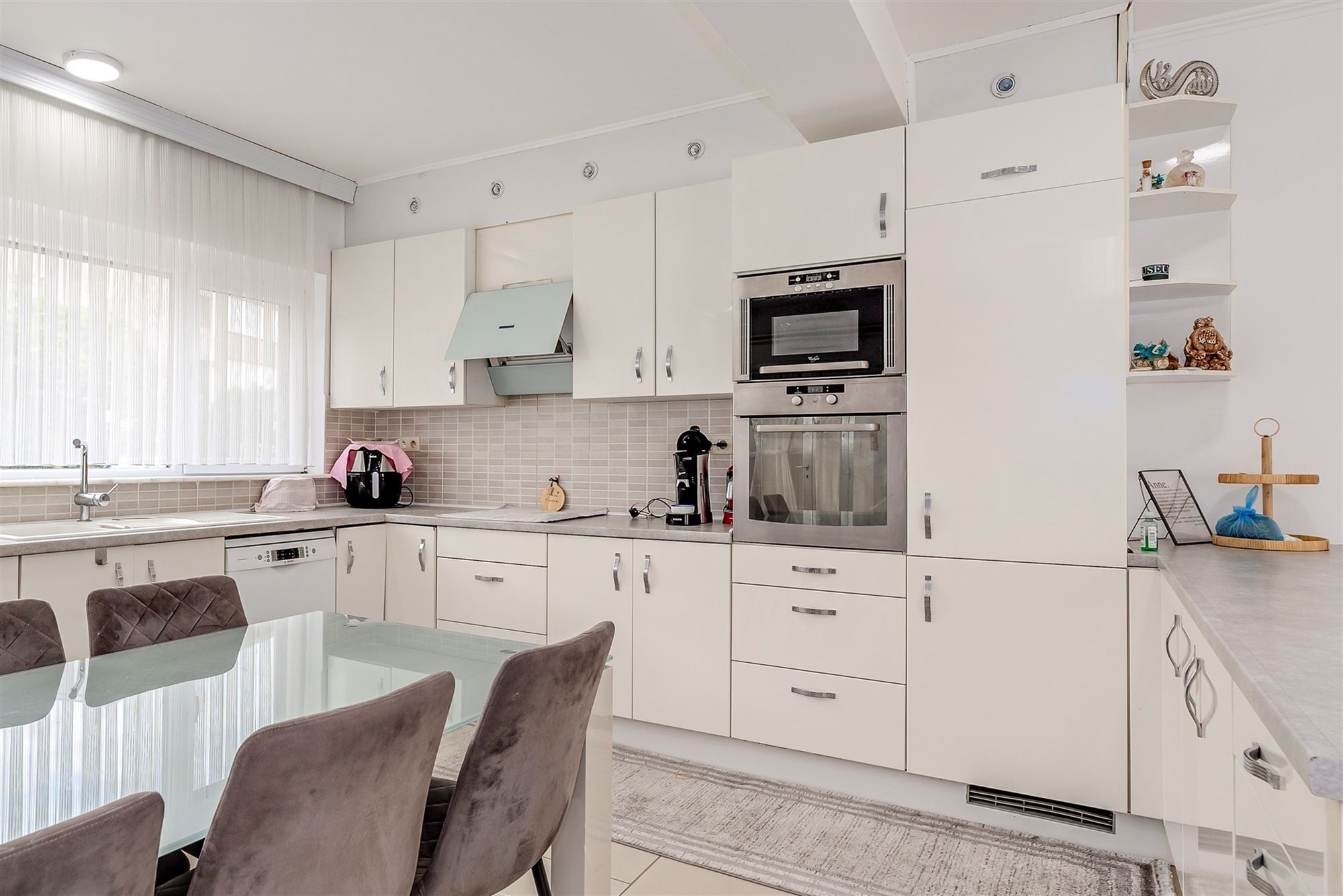 Huis te Hoboken met 4 slpk en 2 garages - foto 2