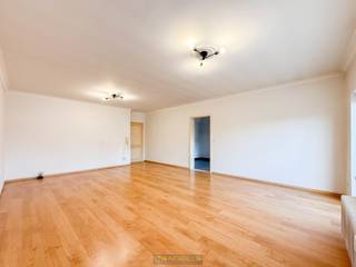 LICHTRIJK APPARTEMENT met 2 terrassen en garage (optioneel) op CENTRALE LIGGING IN AVELGEM. Dit VERZORGDE EIGENDOM bevindt zich op een...