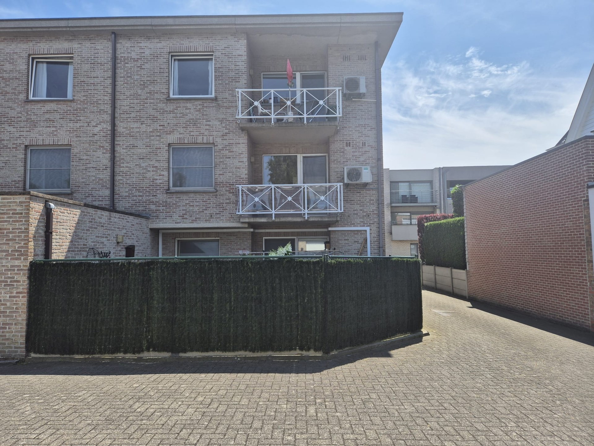 Ruim appartement met 2 slaapkamers, groot terras en garage - foto 3