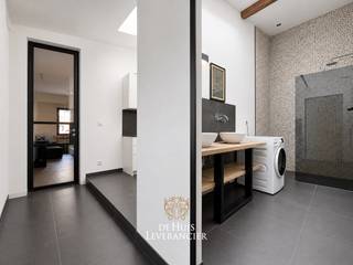 Ben je op zoek naar een verzorgde woning met onmiddellijk rendement of om zelf te bewonen? Dan heb jij jouw huis gevonden!  Deze charmante halfopen...