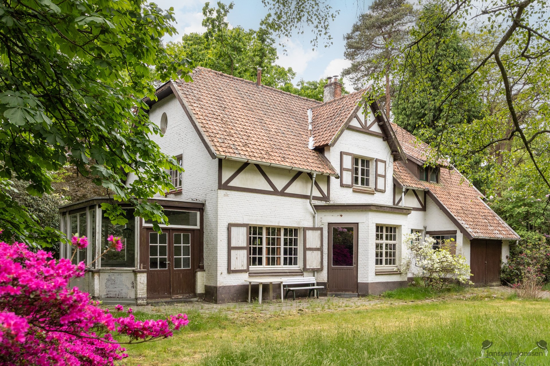 Karaktervolle cottage-villa op een royaal perceel van 8.603 m² in Kapellenbos. - foto 1