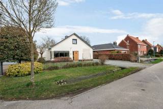 Deze charmante vrijstaande woning, gelegen in een rustige en doodlopende straat in het groene Malle (Boudewijnlaan 22), biedt een ideale...