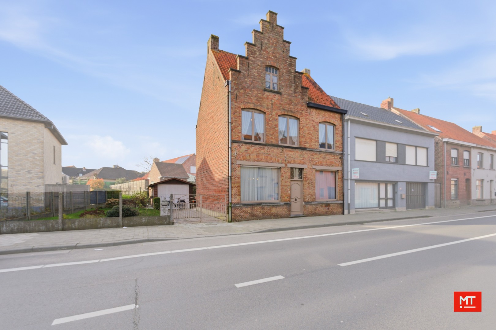 Te renoveren woning met 3 slaapkamers, Zuidgerichte tuin en garage in het centrum van Zonnebeke - foto 2